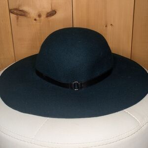 Wool Hat Hunter Green with Black Belt Detail